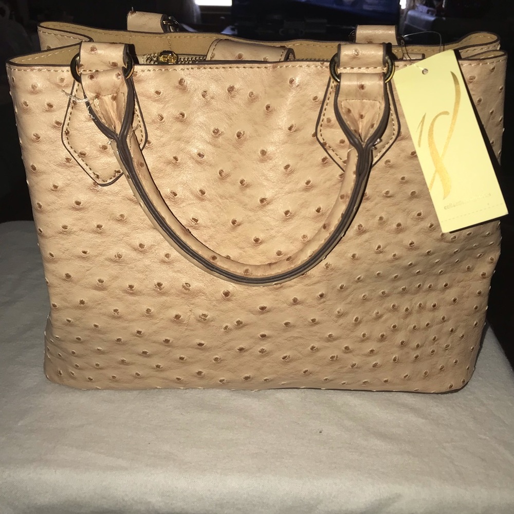 NWT Collection Eighteen Purse